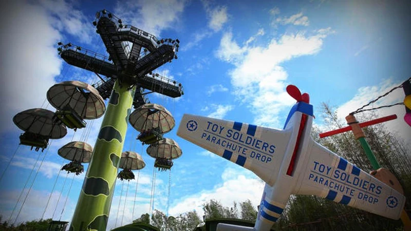 Toy Soldiers Parachute Drop