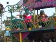 Dinoslive1.jpg (20 KB)