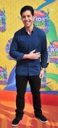 Josh Gad attending the 2014 Nickelodeon Kids' Choice Awards.