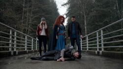 Once Upon a Time - 5x21 - Last Rites - Emma Merida David and Dead Arthur