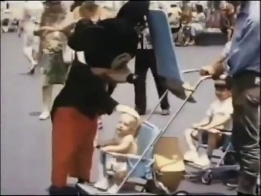 TheWholeWorldWantstoWishYouHappyBirthday,MickeyMouse