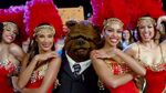 830px-TheMuppets-(2011)-Finale-Bobo&Showgirls