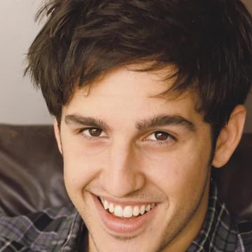 Eric Lloyd [Profiles] • Instagram, Twitter, TikTok | Foller