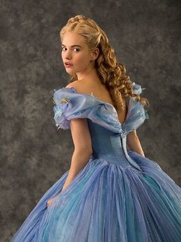 Cinderella 2015 Lily James