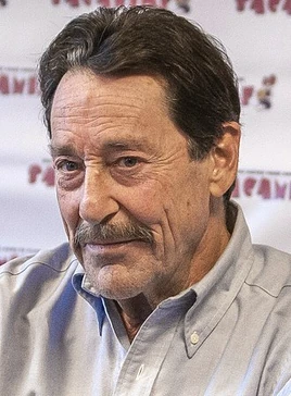 330px-Peter Cullen January 2015