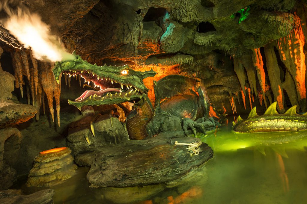 4K] Dragon's Lair Underneath Sleeping Beauty Castle - Disneyland Paris - La  Tanière du Dragon 