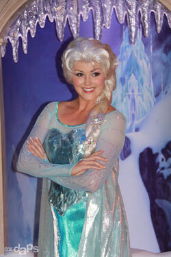 MrDAPs Frozen Anna Elsa Disneyland-17