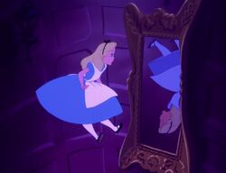 https://static.wikia.nocookie.net/disney/images/2/2a/Alice-in-wonderland-22.jpg/revision/latest/scale-to-width-down/250?cb=20140130041045
