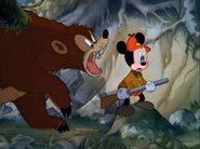 El oso con Mickey en The Pointer.