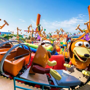 Slinky Dog Zigzag Spin Disney Wiki Fandom