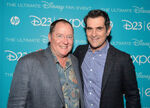 D23-TyBurrell&JohnLasseter-(2013-08-10).jpg (1.87 MB) Lasseter with Ty Burrell at the 2015 D23 Expo.