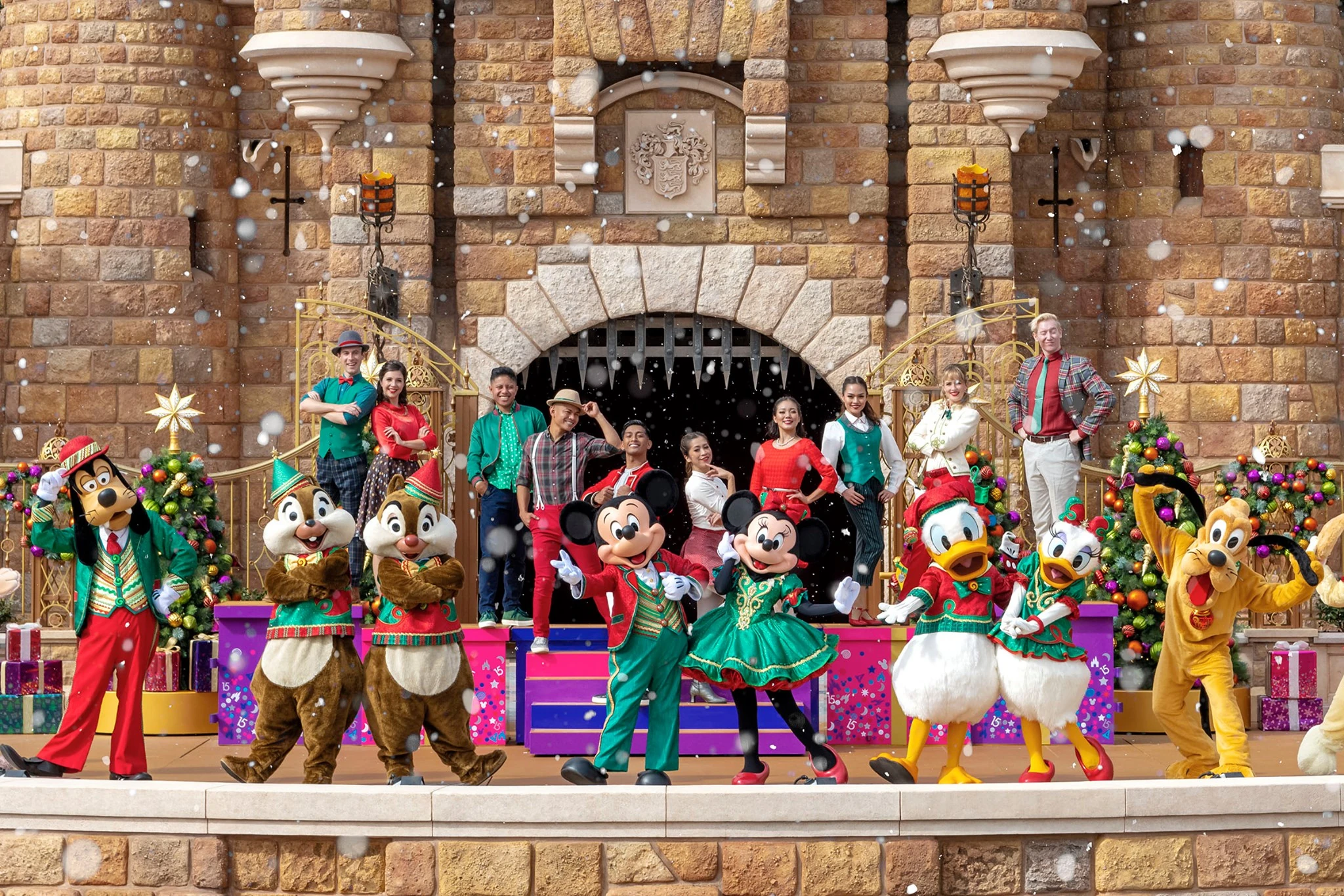 Mickey and Friends Christmastime Ball | Disney Wiki | Fandom, image size:2048x1365