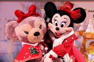 ShellieMay and Minnie in Tokyo DisneySea's The Seven Lights of Christmas.