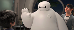 Tadashi stellt Baymax stolz vor