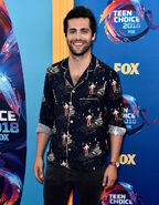 Matthew Daddario attending the 2018 Teen Choice Awards.