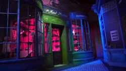 haunted mansion disneyland hong kong Hightopp Hat Shoppe Maze of Madness