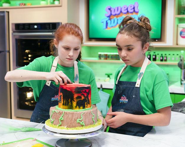 La Quinta siblings compete on 'Disney's Magic Bake-Off