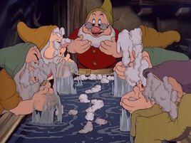 Snow-white-disneyscreencaps.com-4994