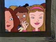 Ashley A le dice a Gus que no hable.