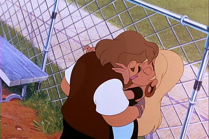 Чад целует Лизу. 