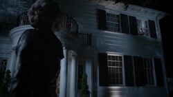 Once Upon a Time - 5x05 - Dreamcatcher - Emma looks at Henry