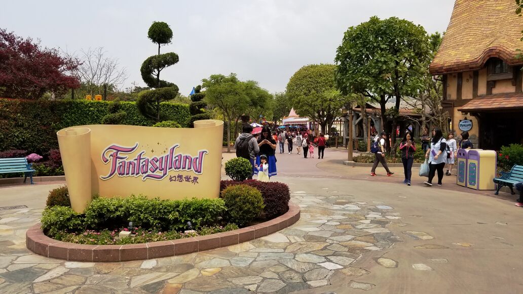 Fantasyland 幻 想 世 界.
