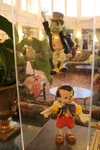 Disneyland-Paris-Hotel-Pinocchio-and-Jiminy-Cricket.jpeg (126 KB)