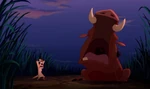 Primer encuentro de Timón y Pumba. ¡Que susto!