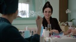 Once Upon a Time - 6x05 - Street Rats - Evil Queen in Spa