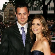 Sarah Michelle Gellar with her husband, Freddie Prinze Jr. at premiere of Hairspray in July 2007.