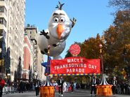 Macy's parade olaf