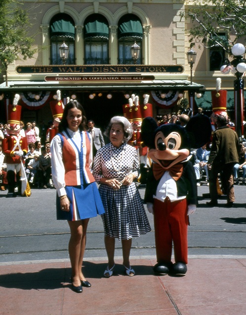 File:Minnie Mouse at Walt Disney World Resort, 2007.jpg - Wikimedia Commons