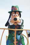 Goofy in green parade outfit