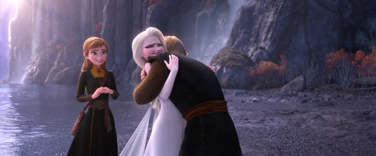 Anna And Elsa Hugging Telegraph