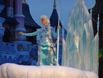 Elsa durante Disney Magic on Parade! en Disneyland Park (Paris) en Francia.