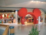 A Disney Store with the "Mickey" design, utilized in newly-opened stores from 2005-2007