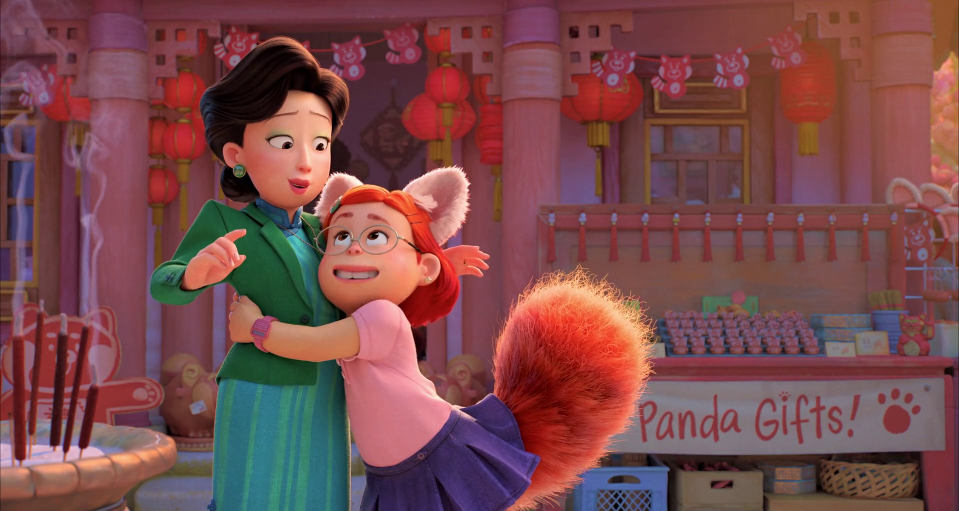 Turning Red - Mei hugging Ming.png