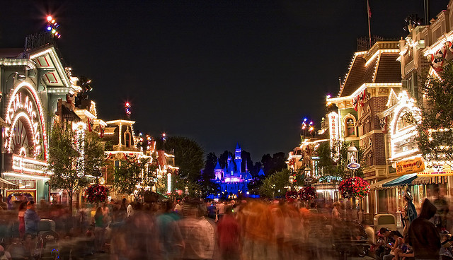 The Shops of Main Street, U.S.A.: Silhouette Studio