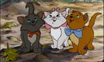 The-Aristocats-disney-2395893-512-384