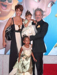 Jim Cummings with his ex-wife, Stephanie, and their daughters, Lulu and Grace, at The Princess and the Frog premiere in November 2009.