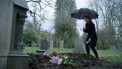 Once Upon a Time - 5x21 - Last Rites - Emma Hook Grave