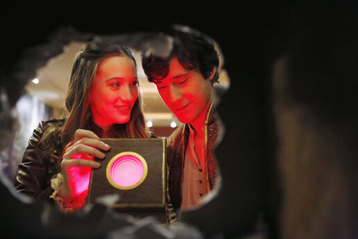 Once Upon a Time in Wonderland - 1x11 - Heart of the Matter - Photography - Alice and Cyrus