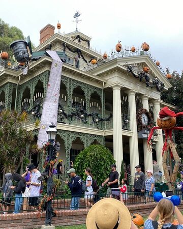 Haunted Mansion Holiday Disney Wiki Fandom