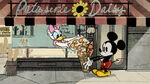 Daisy-Duck-and-Mickey-Mouse-in-Croissant-de-Triomphe
