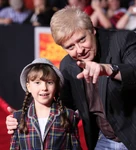 Alina+Foley+Premiere+Walt+Disney+Pictures+kKFz zeR70Pl.jpg (103 KB) Dave Foley and his daughter, Alina at premiere of John Carter in March 2012.