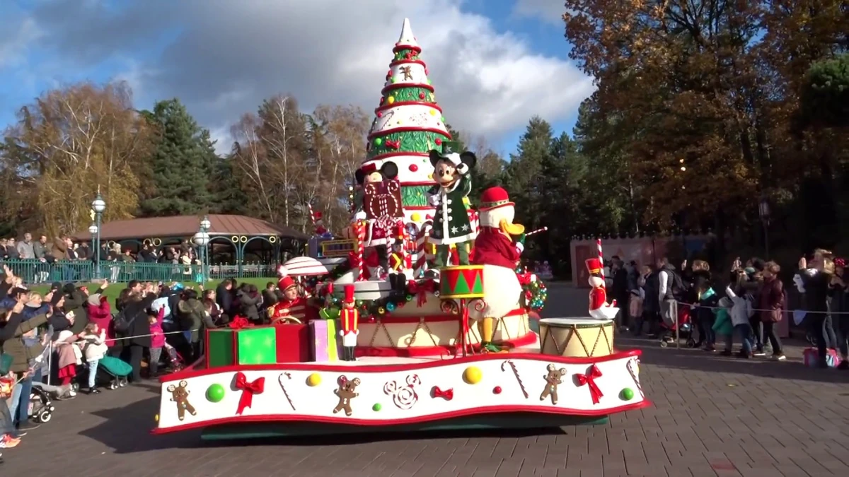 Largo Christmas Parade 2022 Disney Christmas Parade | Disney Wiki | Fandom