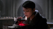 Once Upon a Time - 2x16 - The Miller's Daughter - Mary Margaret Candle