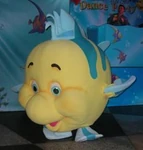 Flounder en un parque Disney.