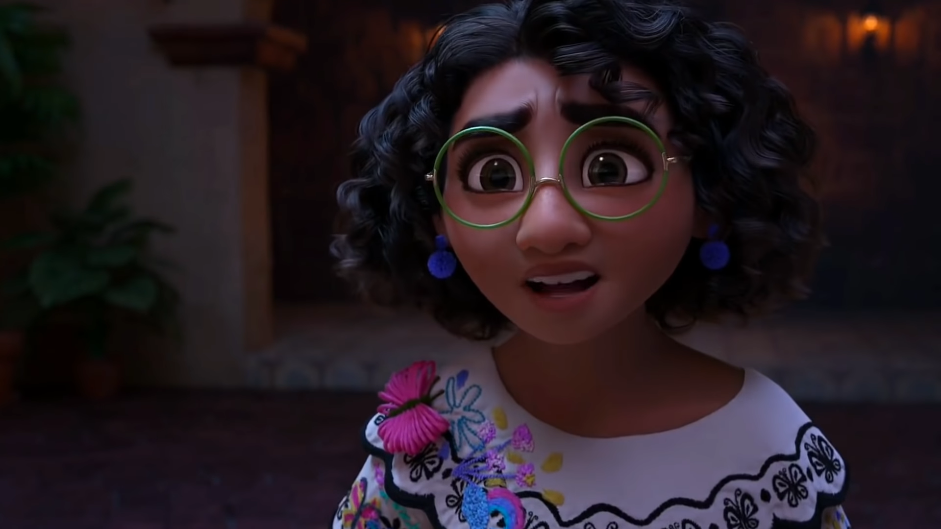 Why does Mirabel have glasses? If her mother can heal people with food,  wouldn't her eyes be healed to have perfect vision? : r/Encanto