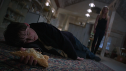 Once Upon a Time - 1x21 - An Apple Red as Blood - Henry Eats Turnover